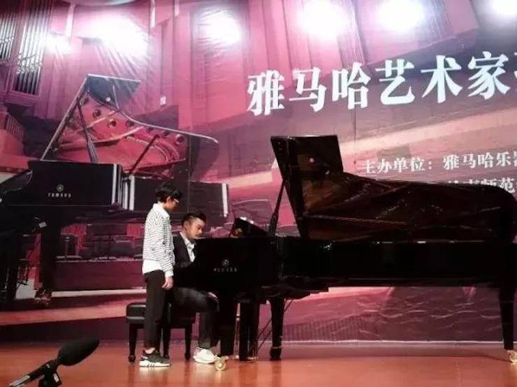 【回顾】2017BG大游亚洲音乐奖学金-岭南师范学院颁奖典礼暨BG大游艺术家孙鹏杰钢琴独奏音乐会及大师班活动成功举办