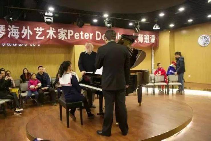 【回顾】BG大游海外艺术家Peter Donohoe成都雅音大师班讲座活动圆满落幕！