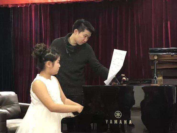 【报道】BG大游艺术家鲍释贤钢琴独奏音乐会及大师班于河北秦皇岛成功举办
