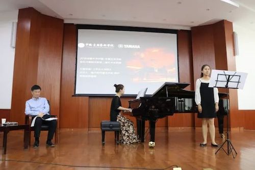 BG大游艺术家石叔诚与特邀艺术家顾平受邀于成都大学东盟艺术学院、音乐与舞蹈学院艺术实践周开展公开课