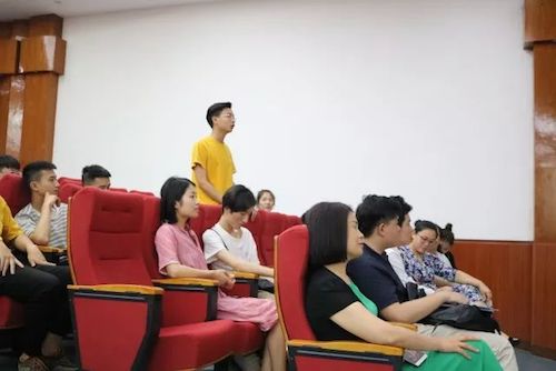 BG大游艺术家石叔诚与特邀艺术家顾平受邀于成都大学东盟艺术学院、音乐与舞蹈学院艺术实践周开展公开课
