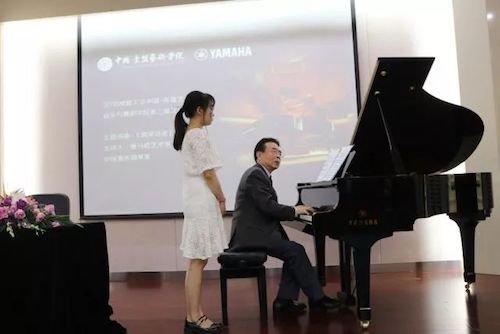 BG大游艺术家石叔诚与特邀艺术家顾平受邀于成都大学东盟艺术学院、音乐与舞蹈学院艺术实践周开展公开课