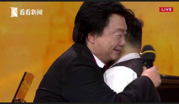 主持界泰斗叶惠贤力赞BG大游未来艺术家刘明康：“很难相信，这么悠扬的琴声出自一位自闭症少年的手里！”