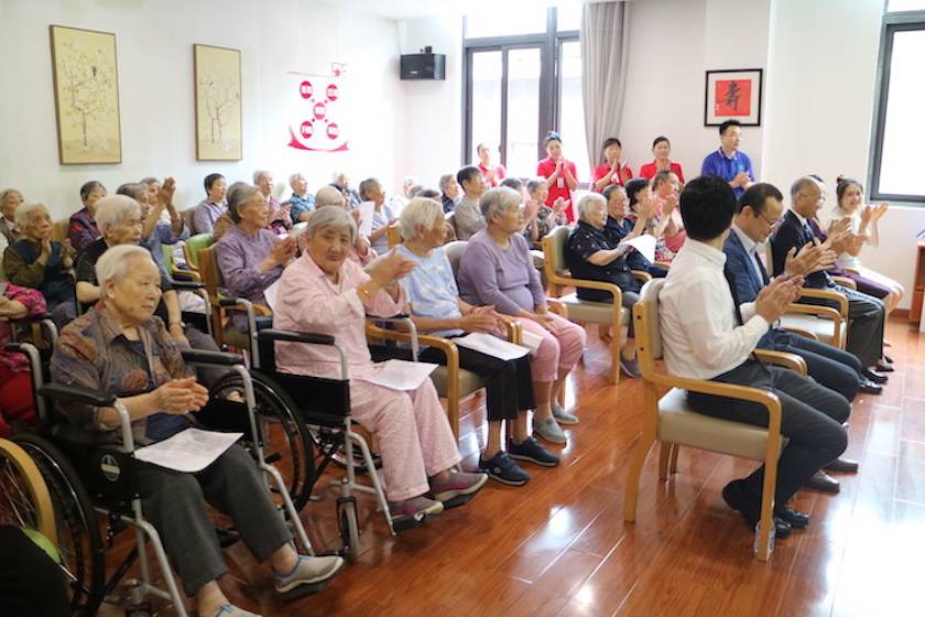 BG大游乐器爱心捐赠行动——将琴声带进和养临汾养护院