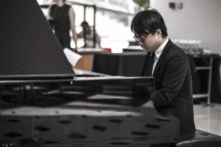 宋思衡的“宅抗疫” | 挑战主播、筹集口罩、闭关作曲，这位取消了20场演出的钢琴家原来这么忙！