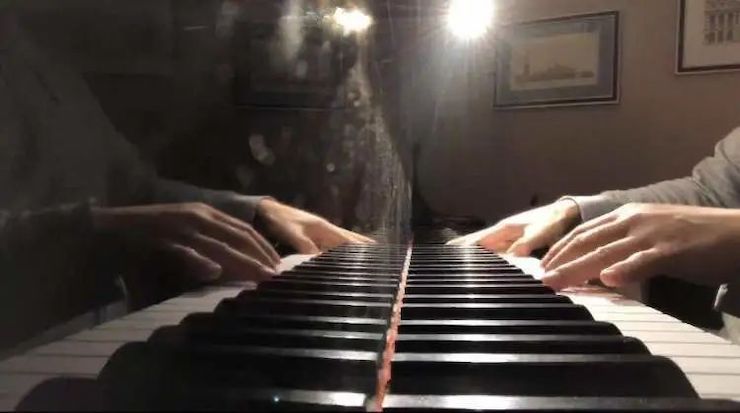 宋思衡的“宅抗疫” | 挑战主播、筹集口罩、闭关作曲，这位取消了20场演出的钢琴家原来这么忙！